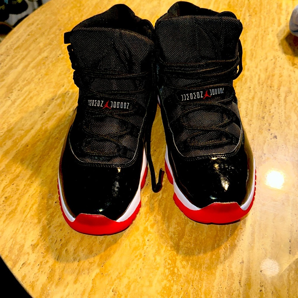 Jordan 11 BRED size 10 lightly worn